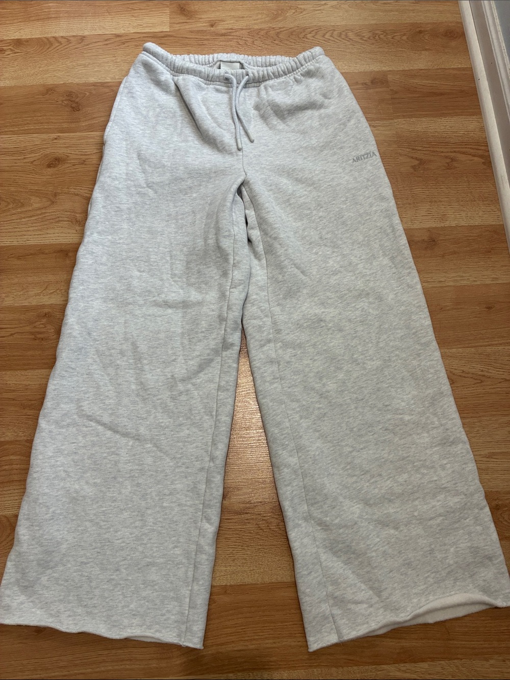 Aritzia mega fit size XS grey sweatpants